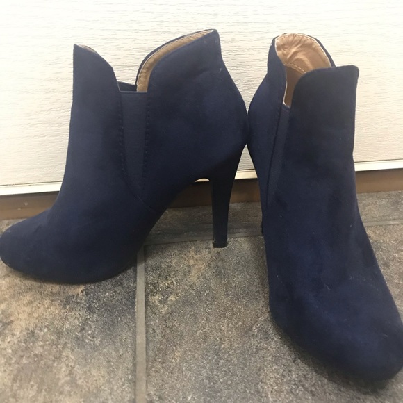 Shoes - Navy Blue suede boutique booties (size 7)